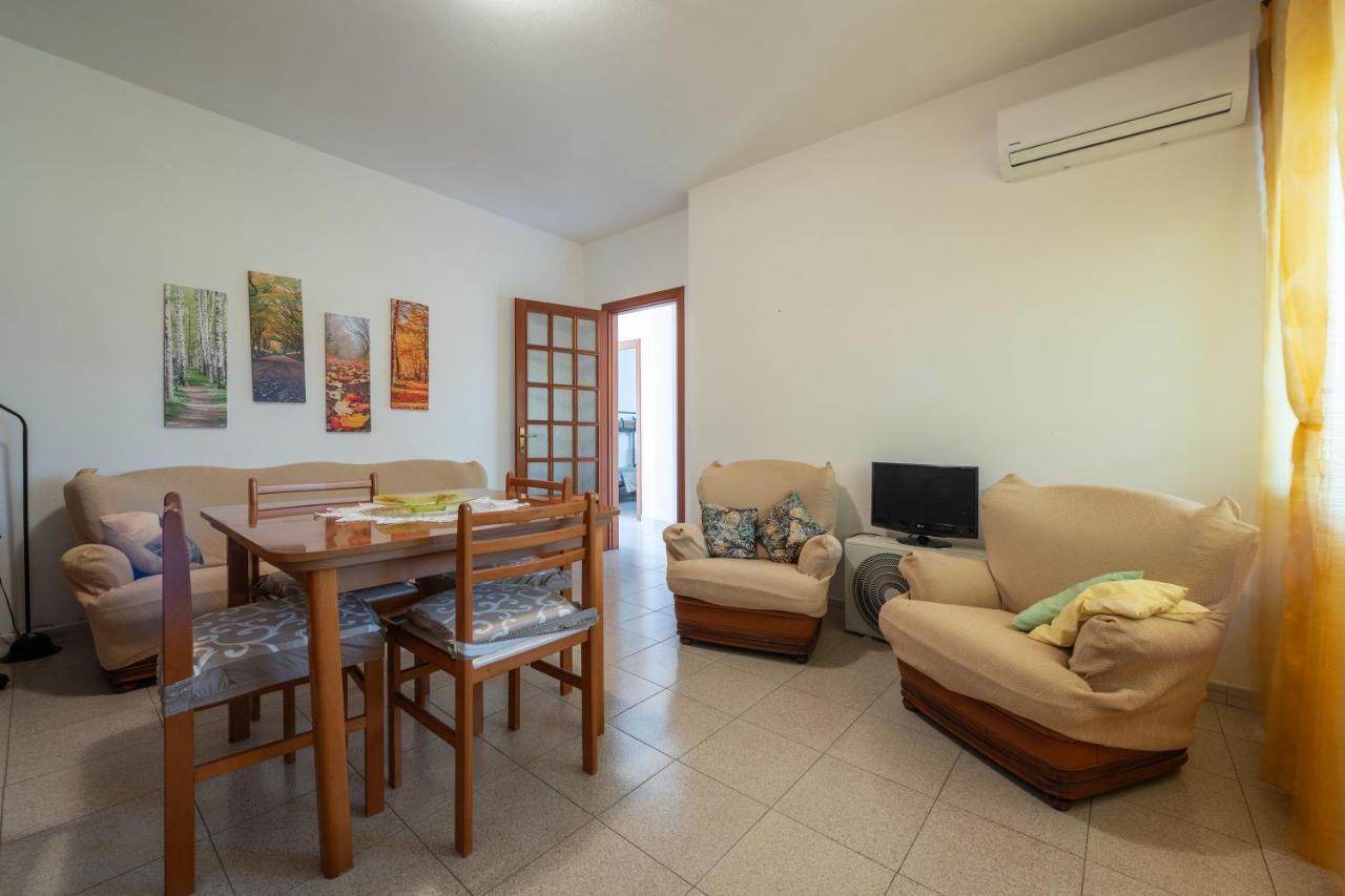 Casa Vacanze San Giovanni San Giovanni Suèrgiu Eksteriør bilde