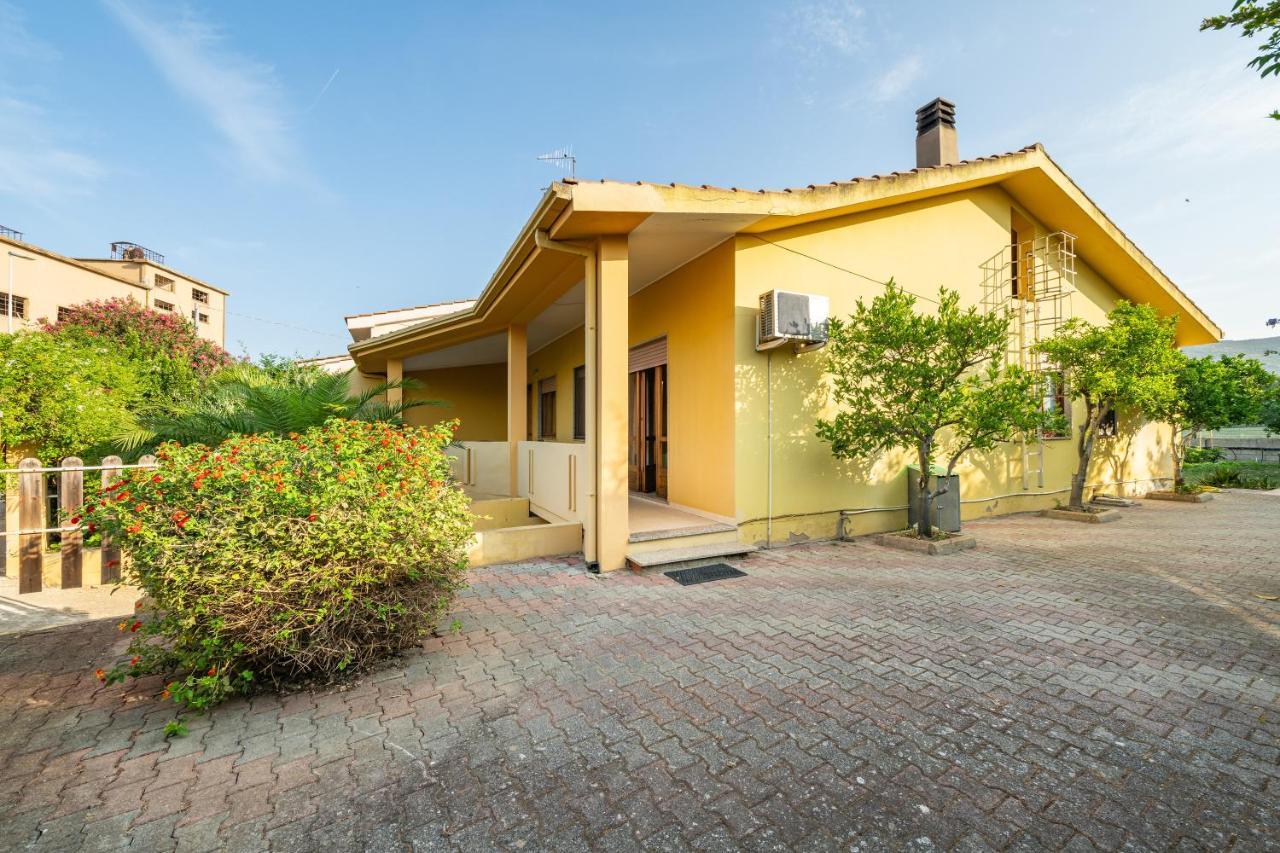 Casa Vacanze San Giovanni San Giovanni Suèrgiu Eksteriør bilde